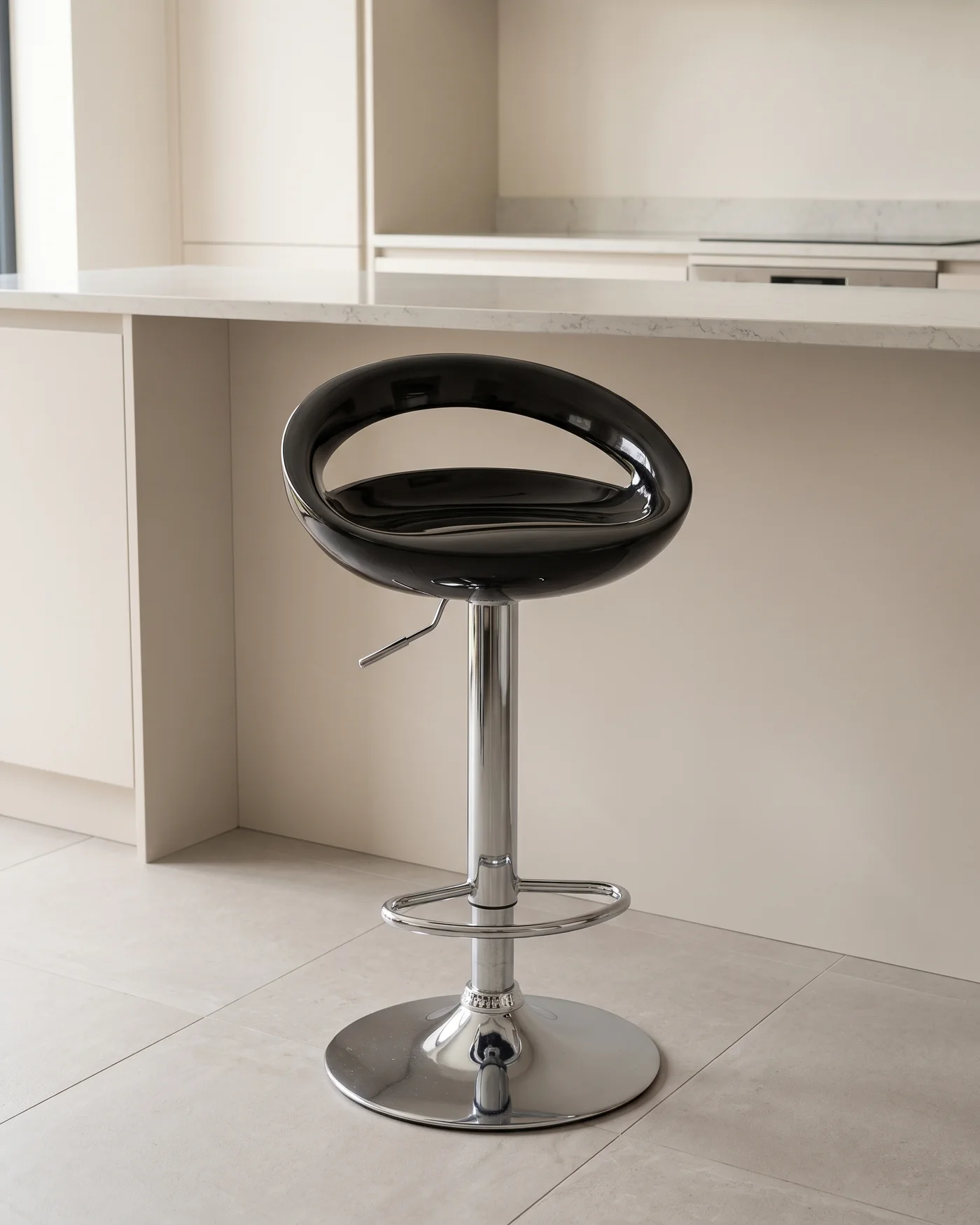 Le tabouret de près, le vérin et le repose-pieds